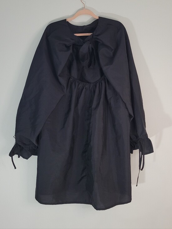 ASOS Dresses & Skirts - ASOS WOMEN Black Long Sleeve Tie-Detail Dress SIZE 18.